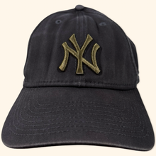 Load image into Gallery viewer, New York Yankees 2000s Faded Cap
