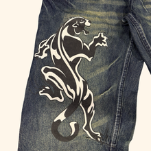Lade das Bild in den Galerie-Viewer, Vintage 2000s Printed Straight Leg Jeans (M)
