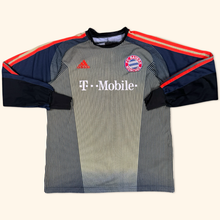 Lade das Bild in den Galerie-Viewer, Adidas Vintage 2003 Oliver Kahn Bayern Munich Sleeve Shirt (S)
