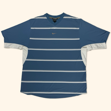 Lade das Bild in den Galerie-Viewer, Nike 2000s Vintage Sport Shirt (L)
