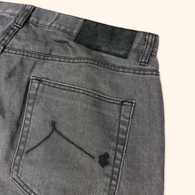 Lade das Bild in den Galerie-Viewer, Rocawear Jay-Z Straight Leg Jeans (XL/XXL)
