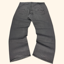 Lade das Bild in den Galerie-Viewer, Rocawear Jay-Z Straight Leg Jeans (XL/XXL)
