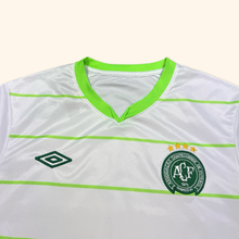Lade das Bild in den Galerie-Viewer, Umbro Chapecoense Brazil Jersey (M)
