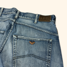 Lade das Bild in den Galerie-Viewer, Armani 2000s Straight Leg Jeans (L)
