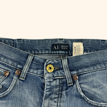 Lade das Bild in den Galerie-Viewer, Armani 2000s Straight Leg Jeans (L)
