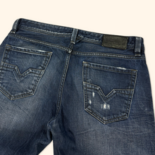 Lade das Bild in den Galerie-Viewer, Diesel Industry &quot;Larke&quot; Straight Leg Jeans 32/32 (M/L)
