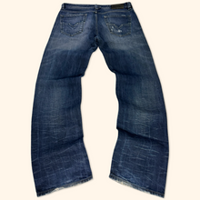 Lade das Bild in den Galerie-Viewer, Diesel Industry &quot;Larke&quot; Straight Leg Jeans 32/32 (M/L)
