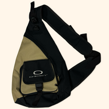 Lade das Bild in den Galerie-Viewer, Oakley Vintage Gorpcore Sling Bag
