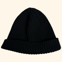 Lade das Bild in den Galerie-Viewer, Prada 2000s Knit Beanie (M)
