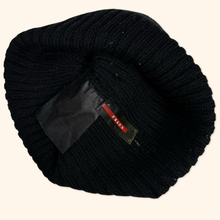 Lade das Bild in den Galerie-Viewer, Prada 2000s Knit Beanie (M)
