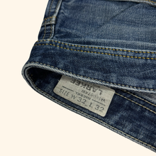 Load image into Gallery viewer, Diesel Industry "Larke" Straight Leg Jeans 32/32 (M/L)
