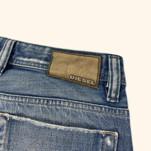 Load image into Gallery viewer, Diesel Industry Distresed "Viker" Straight Leg Jeans 30/32 (M)
