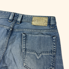 Load image into Gallery viewer, Diesel Industry "Viker" Straight Leg Jeans 31/30 (M)
