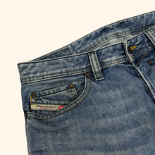 Load image into Gallery viewer, Diesel Industry "Viker" Straight Leg Jeans 31/30 (M)
