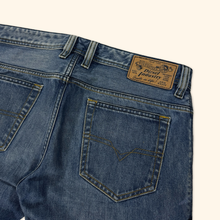 Load image into Gallery viewer, Diesel Industry "Safado" Straight Leg Jeans 30/30 (S/M)
