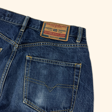 Load image into Gallery viewer, Diesel Industry Straight Leg Jeans (M)

