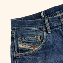 Load image into Gallery viewer, Diesel Industry Straight Leg Jeans (M)
