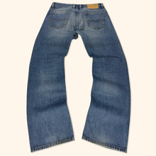 Load image into Gallery viewer, Diesel Industry "Viker" Straight Leg Jeans 31/30 (M)
