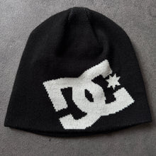 Lade das Bild in den Galerie-Viewer, DC Sk8 Beanie
