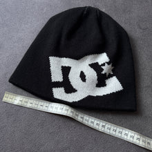 Lade das Bild in den Galerie-Viewer, DC Sk8 Beanie

