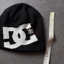 Lade das Bild in den Galerie-Viewer, DC Sk8 Beanie
