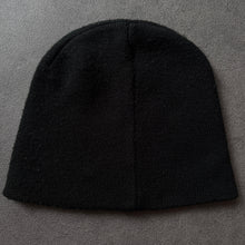 Load image into Gallery viewer, Glow In The Dark Skull Beanie
