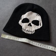 Load image into Gallery viewer, Glow In The Dark Skull Beanie
