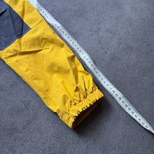Load image into Gallery viewer, The North Face Goretex Mountain Series Rain Jacket (XS)
