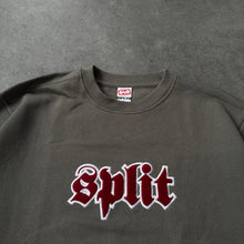 Load image into Gallery viewer, Split 2000s Skate Sweater (M)
