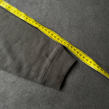 Load image into Gallery viewer, Split 2000s Skate Sweater (M)
