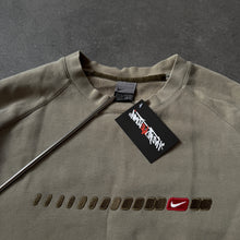 Lade das Bild in den Galerie-Viewer, Nike Vintage 2000s Sweater (XL)
