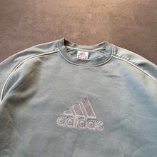 Lade das Bild in den Galerie-Viewer, Adidas Vintage 2000s Light Blue Sweater (L)
