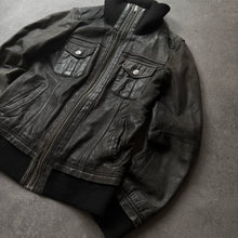 Lade das Bild in den Galerie-Viewer, Real Death 2000s Slim Fit Ladies Leather Jacket (M)
