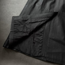 Load image into Gallery viewer, Vintage 90s Leather Coat (M)

