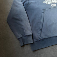 Lade das Bild in den Galerie-Viewer, Nike Sun Faded Distressed Vintage 2000s Spell Out Sweater (XL)
