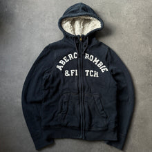 Lade das Bild in den Galerie-Viewer, Abercrombie &amp; Fitch Spell Out Zipper (M)
