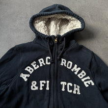 Lade das Bild in den Galerie-Viewer, Abercrombie &amp; Fitch Spell Out Zipper (M)
