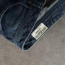 Lade das Bild in den Galerie-Viewer, Diesel Industry "Levan" Straight Leg Jeans (XL)
