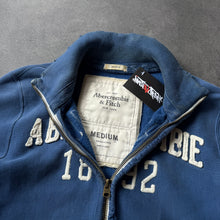 Load image into Gallery viewer, Abercrombie &amp; Fitch „Muscle“ Distressed Spell Out Zipper (M)
