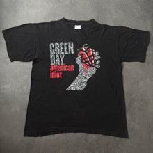 Lade das Bild in den Galerie-Viewer, Green Day Vintage American Idiot Band T-Shirt (M/L)
