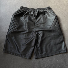 Lade das Bild in den Galerie-Viewer, Umbro 2000s Sport Shorts (L)
