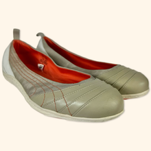 Lade das Bild in den Galerie-Viewer, Puma 2000s Ladies Japanese Ballet Flats (EU40)
