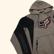 Load image into Gallery viewer, Fox 00s Embroidered Zipper (L/XL)
