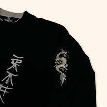 Lade das Bild in den Galerie-Viewer, Vintage 90s Embroidered Oversized Dragon Sweater (L/XL)
