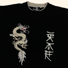 Lade das Bild in den Galerie-Viewer, Vintage 90s Embroidered Oversized Dragon Sweater (L/XL)
