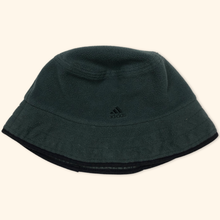 Lade das Bild in den Galerie-Viewer, Adidas Vintage Reversible Cord &amp; Fleece Bucket Hat
