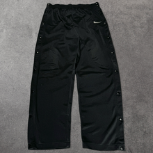 Lade das Bild in den Galerie-Viewer, Nike Vintage 90s White Tag Push Buttom Jogger Track Pants (M)
