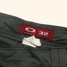 Load image into Gallery viewer, Oakley Vintage 2000s Shorts (M/L)
