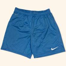 Lade das Bild in den Galerie-Viewer, Nike Dri-Fit Shorts (S)
