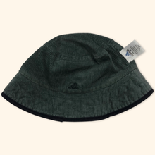 Lade das Bild in den Galerie-Viewer, Adidas Vintage Reversible Cord &amp; Fleece Bucket Hat
